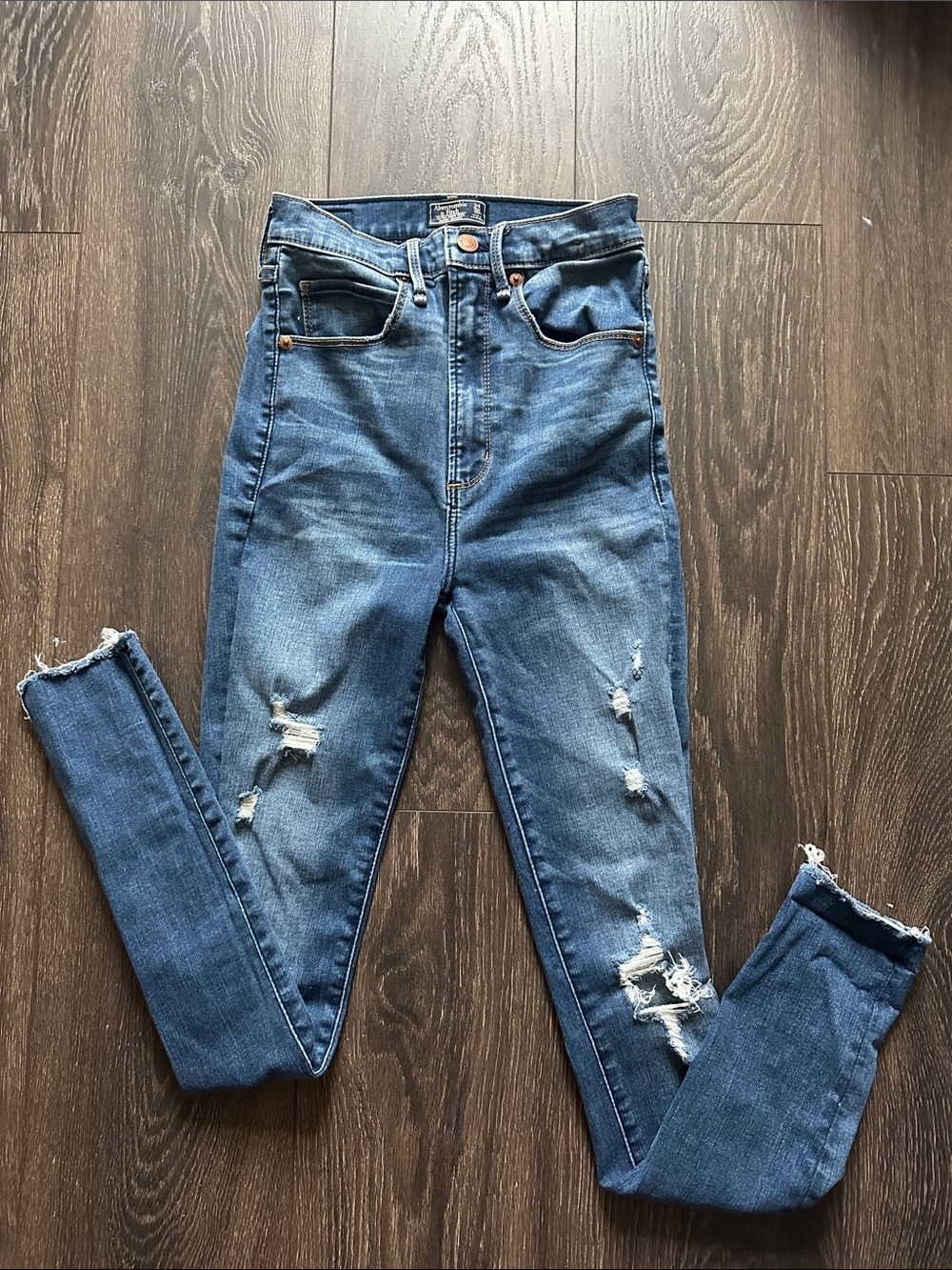 Abercrombie Women's ultra high rise supper skinny ripped Jeans - Medium Blue